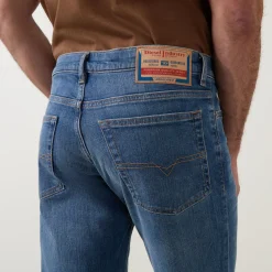 2023 D-Finitive Tapered-Leg Jeans