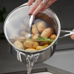 7000 Five-Piece Saucepan Set