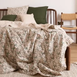 Discount FOXFORD 180 Thread Count Romantic Blossom Quilted Blanket