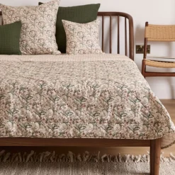 Discount FOXFORD 180 Thread Count Romantic Blossom Quilted Blanket