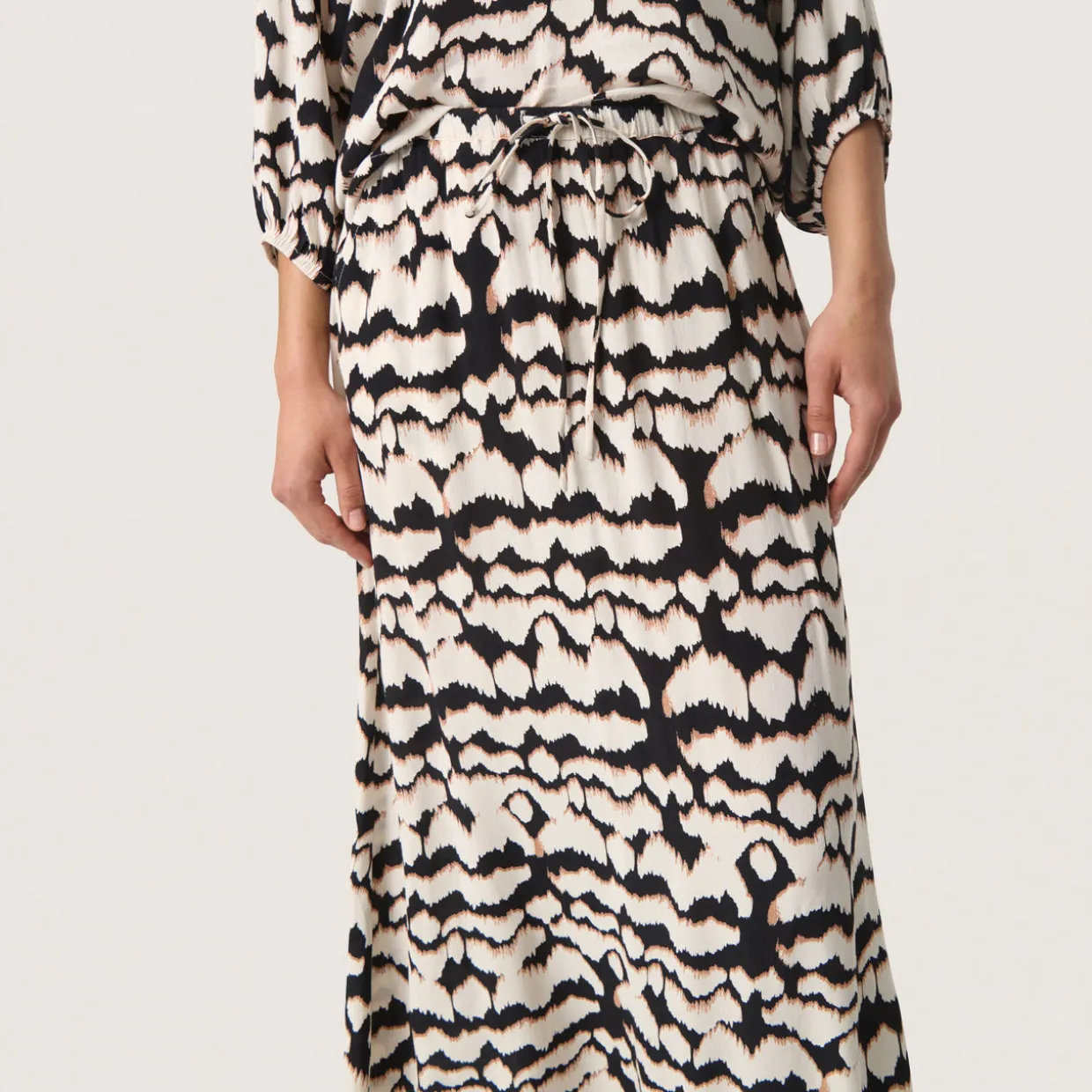 Alize Abstract Print Skirt