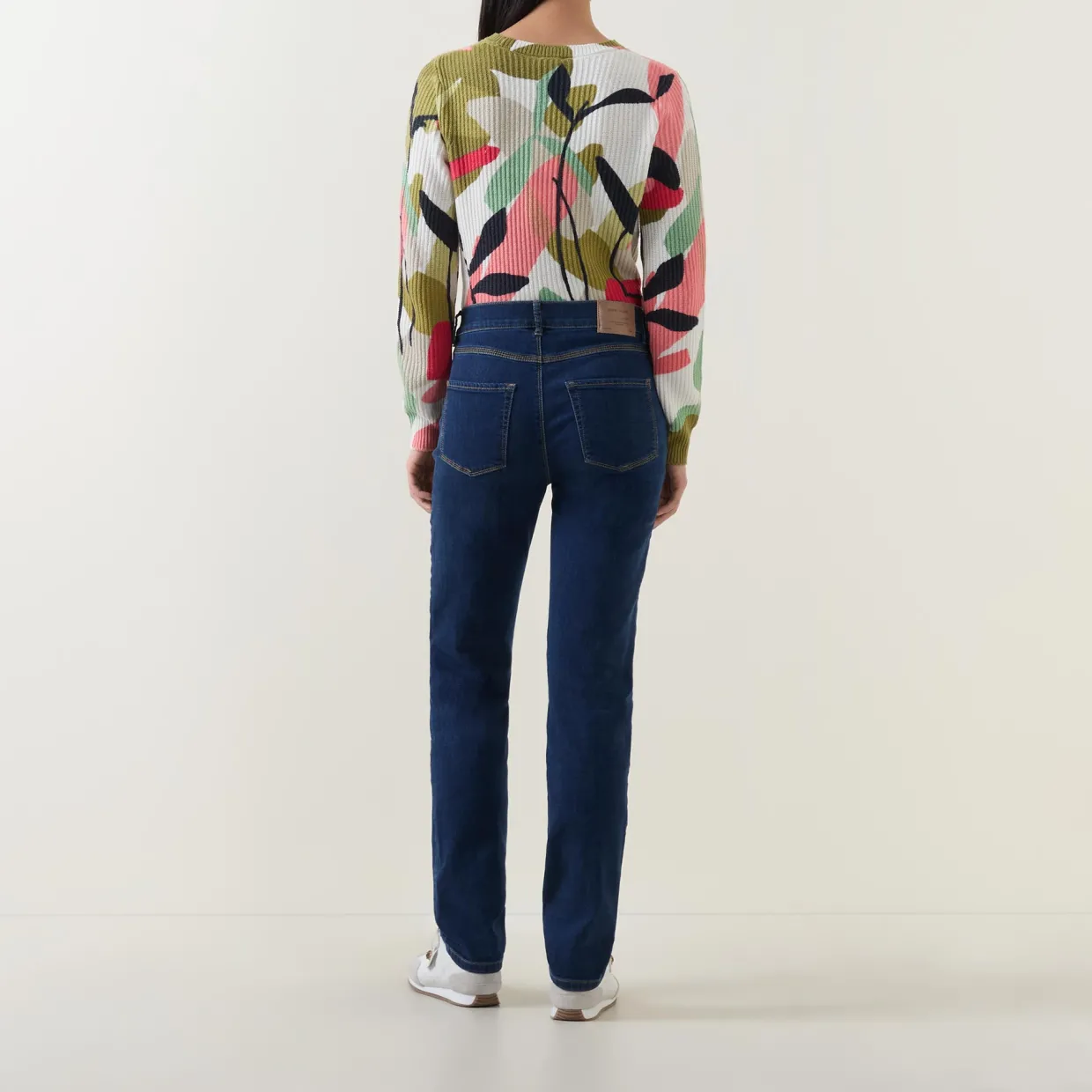 An Mid-Rise Slim Leg Jeans