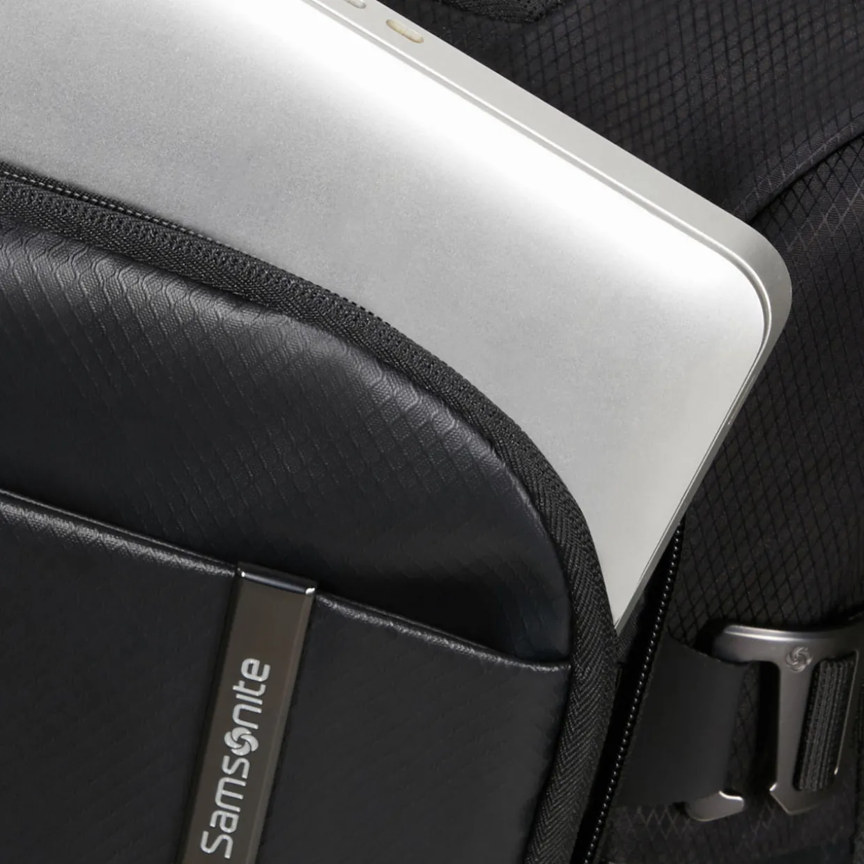 Armox Two-Wheel Duffle Bag 55cm