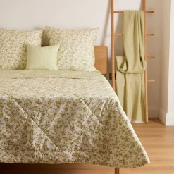 Dainty Lily Reversible Quilt