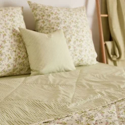Dainty Lily Reversible Quilt