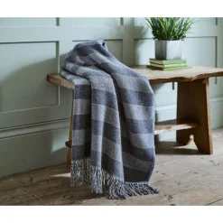 Outlet THE LYNDON COMPANY Elgin Throw White Navy