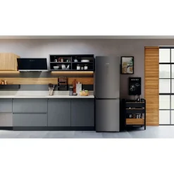 Discount HOTPOINT Freestanding 60cm Total NoFrost Fridge Freezer 70-30