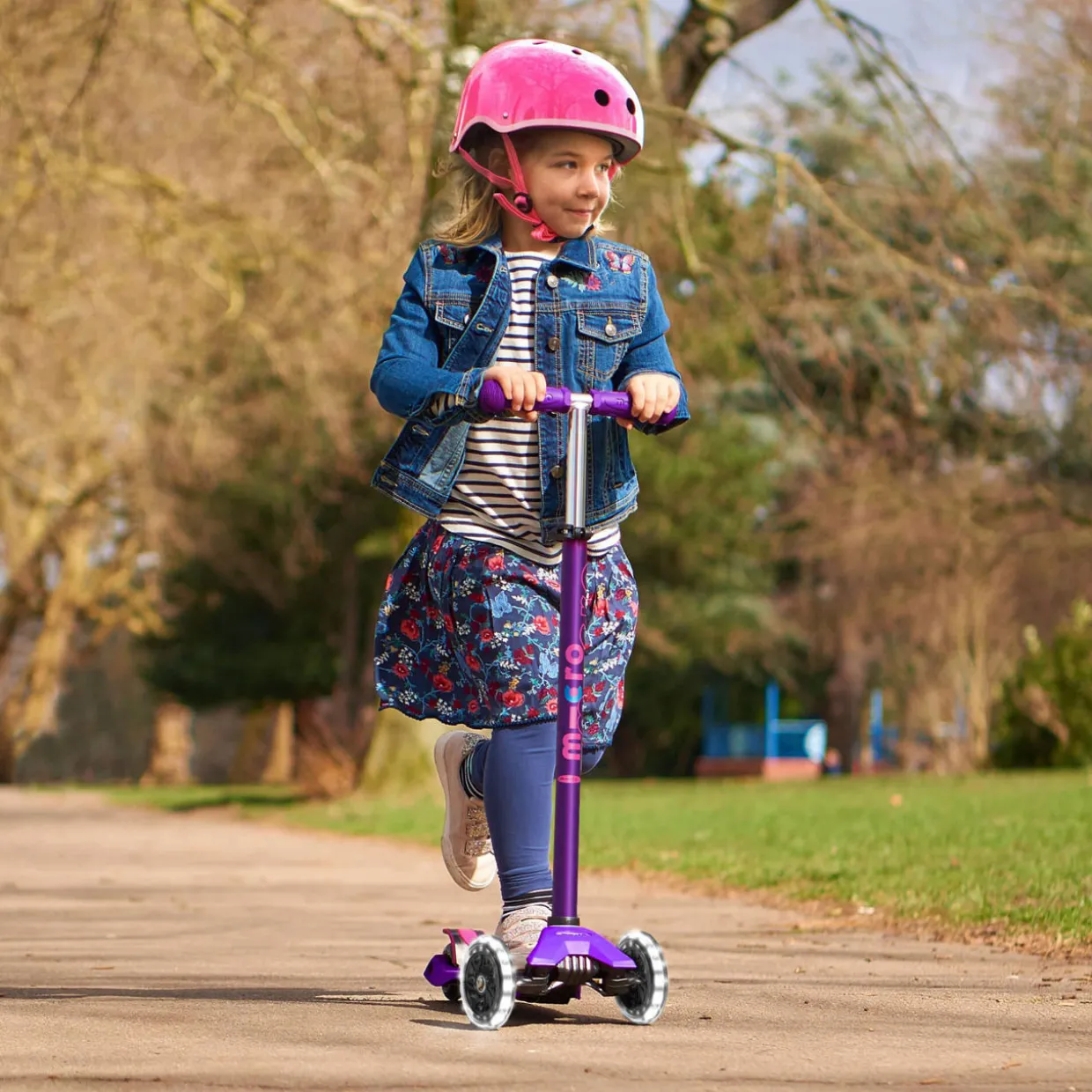 Girls Maxi Micro LED Deluxe Scooter