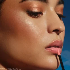 Hot Escape Afterglow Lip Oil