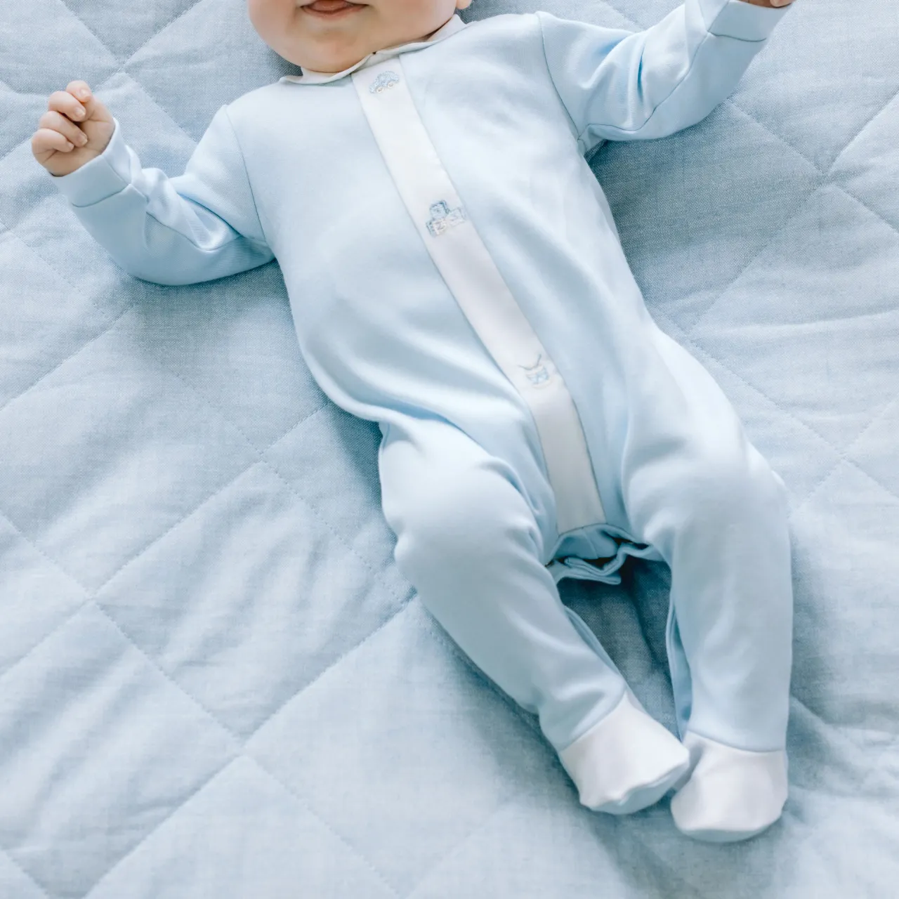 New EMILE ET ROSE Kent Embroidered Babygrow & Hat Two-Piece Set