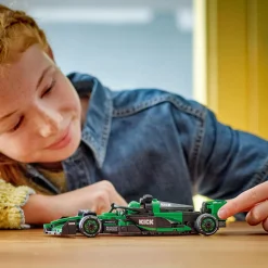 Clearance LEGO KICK Sauber F1® Team C44 Race Car