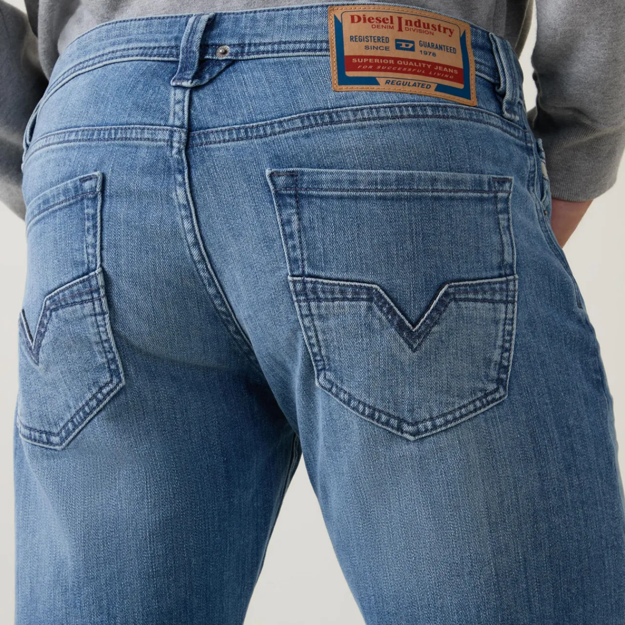 Clearance DIESEL Larkee 1985 Straight-Leg Jeans