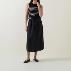 Linna Mid-Rise Flared Skirt