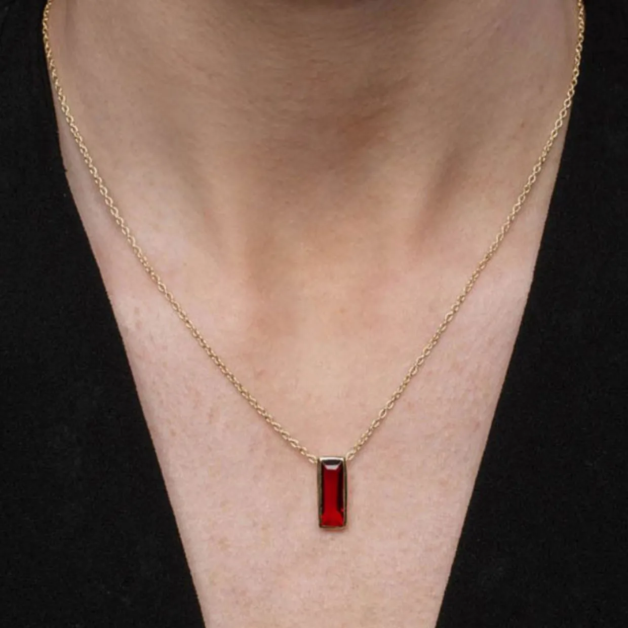 Manhattan Garnet Pendant Necklace