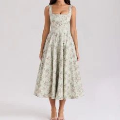 Fashion HOUSE OF CB Mariabella Floral Flared Dress