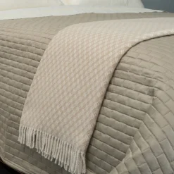 New EUROMANT Nilo Throw Cream