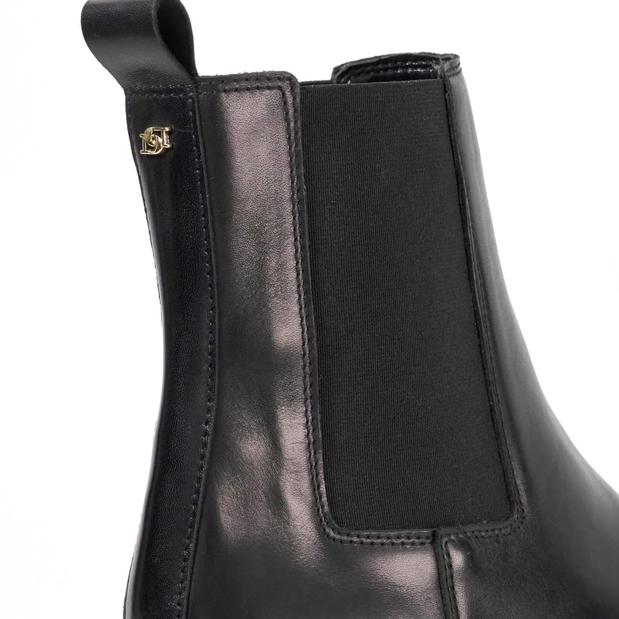 Parkas Chisel Toe Chelsea Boots