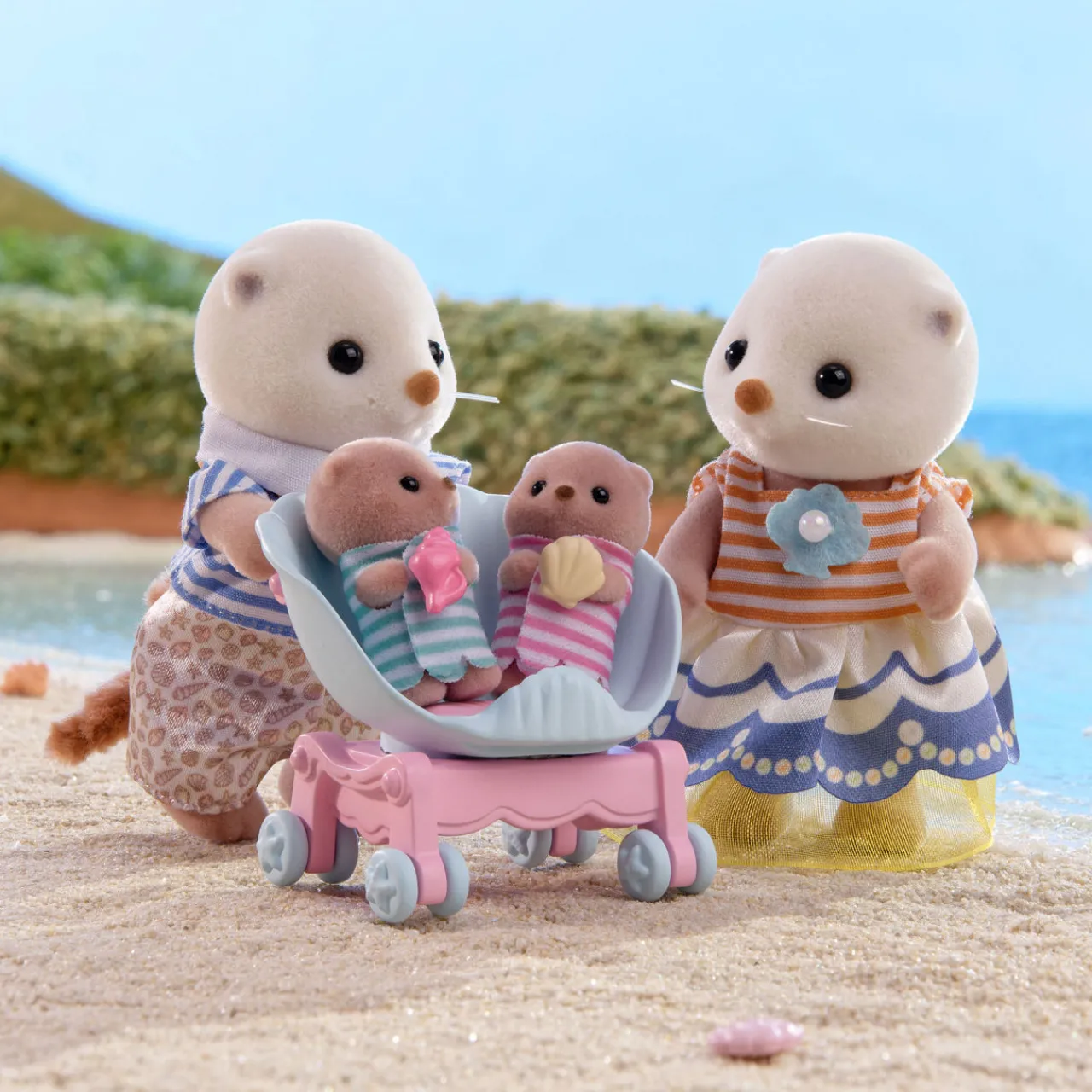 New SYLVANIAN FAMILIES Sea Otter Family Set