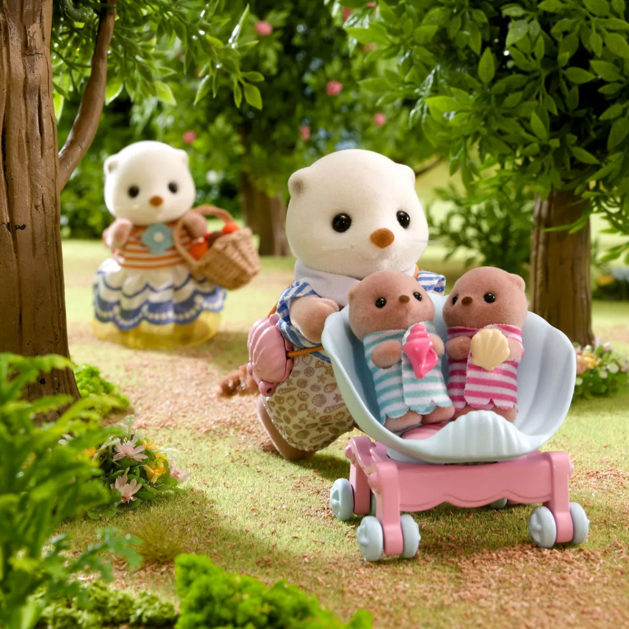 New SYLVANIAN FAMILIES Sea Otter Family Set