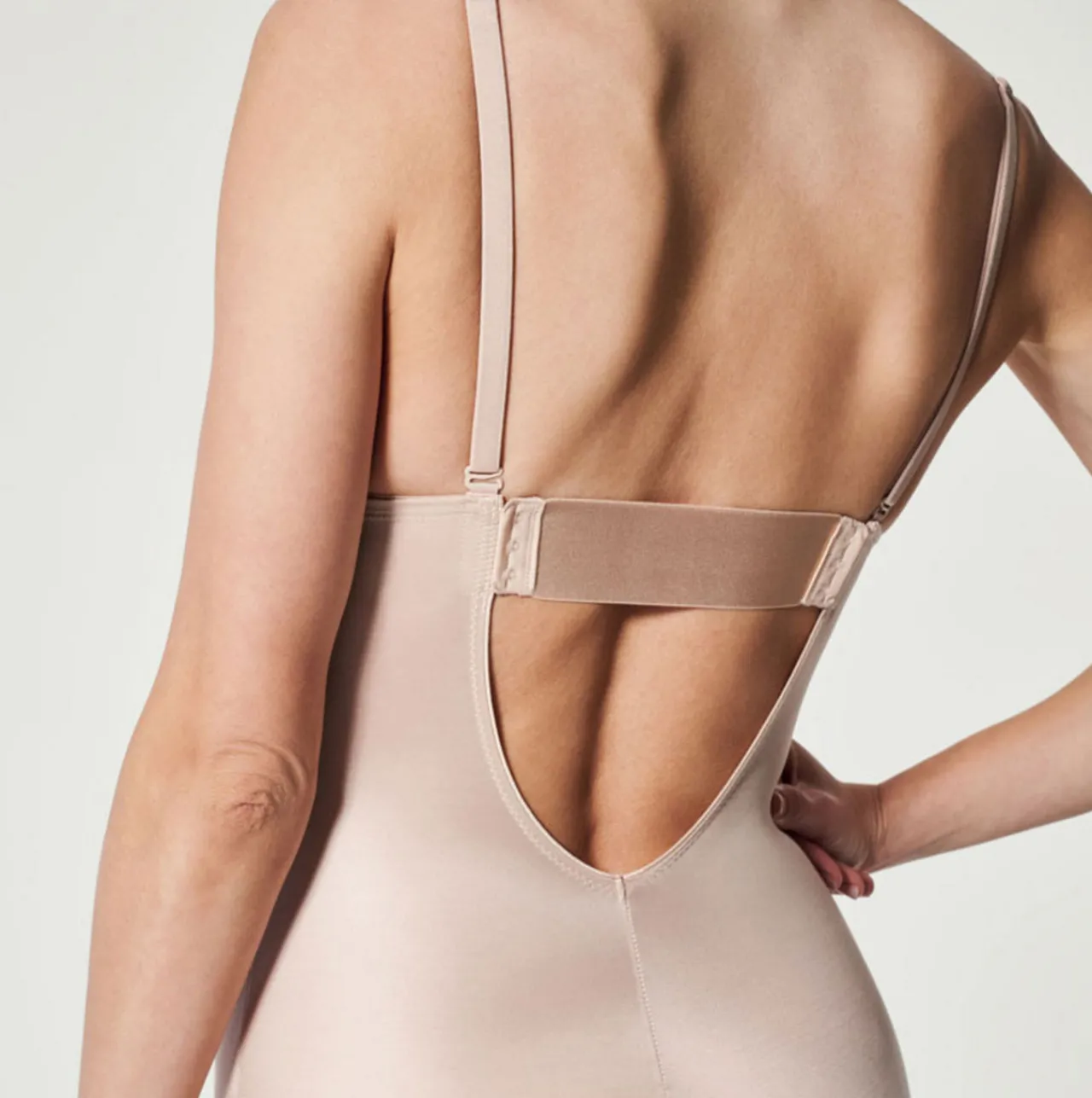 Fashion SPANX Suit Your Fancy Medium Control Plunge Low Back Mid-Thigh Bodysuit