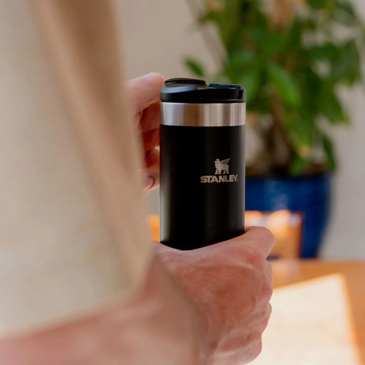 The Black Metallic AeroLight™ Transit Mug 0.35L