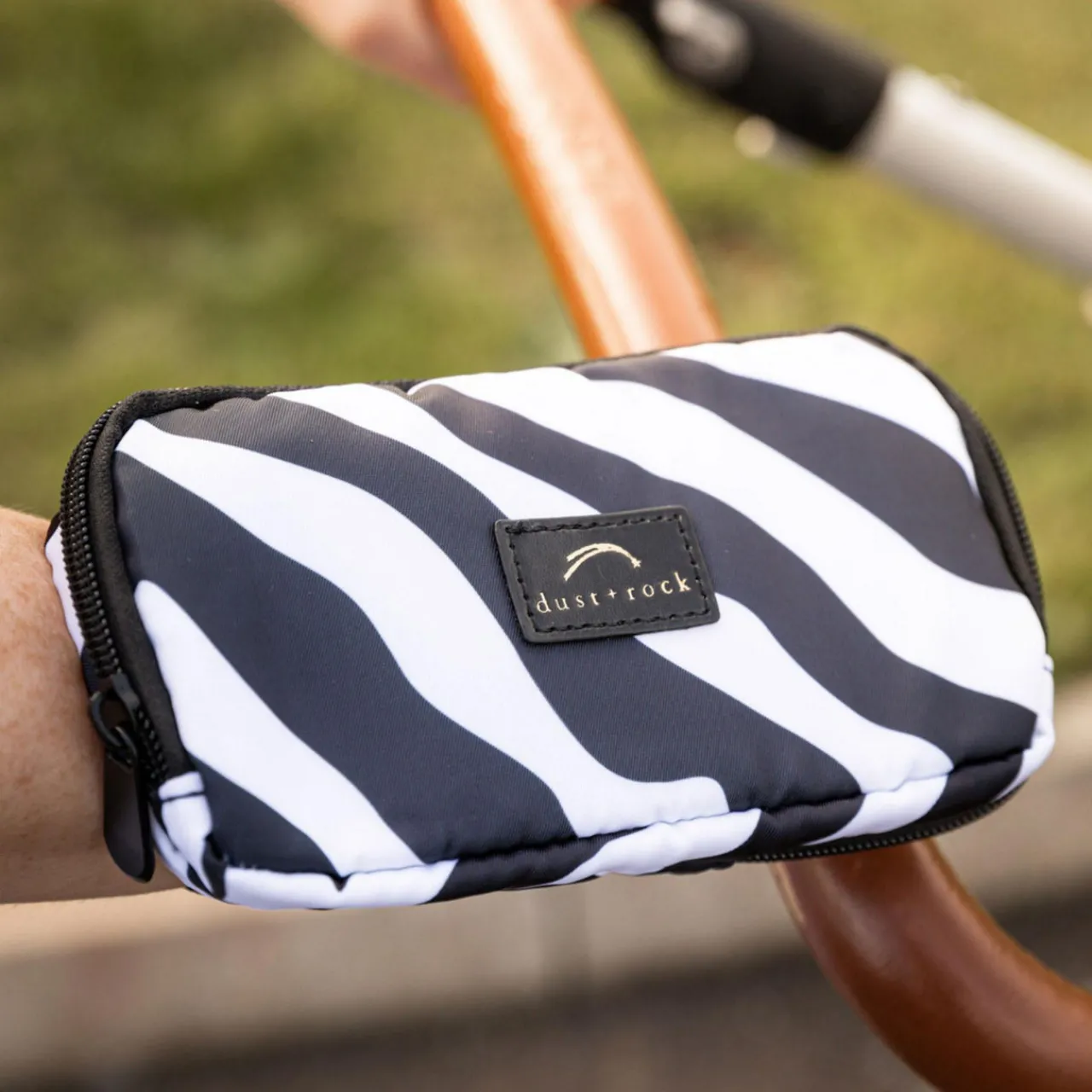 Hot DUST + ROCK The Original Wrist Pocket (Maxi) - Sirius