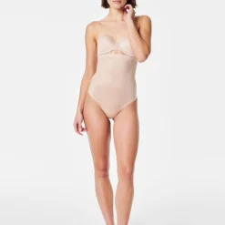 Thinstincts® 2.0 Medium Control High Waisted Thong