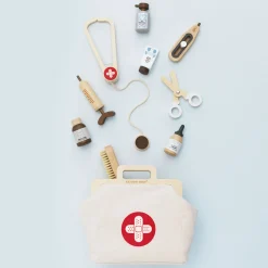 New LE TOY VAN Wooden Animal Vet Set